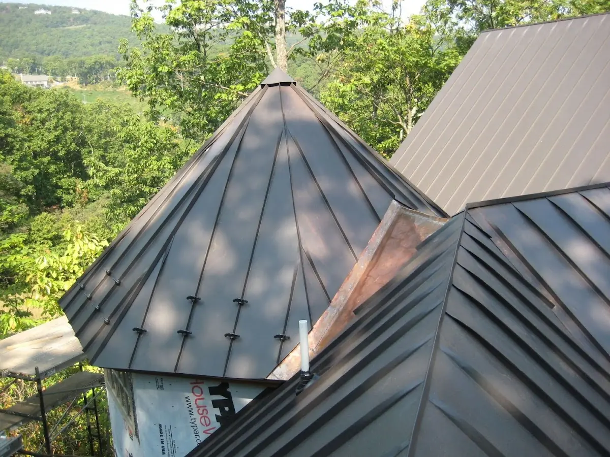 Professional Roof Tarp Installation by Craftsman Roofing in Mel Stephenson
